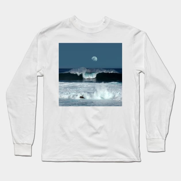 Moon over the ocean (C024/7266) Long Sleeve T-Shirt by SciencePhoto